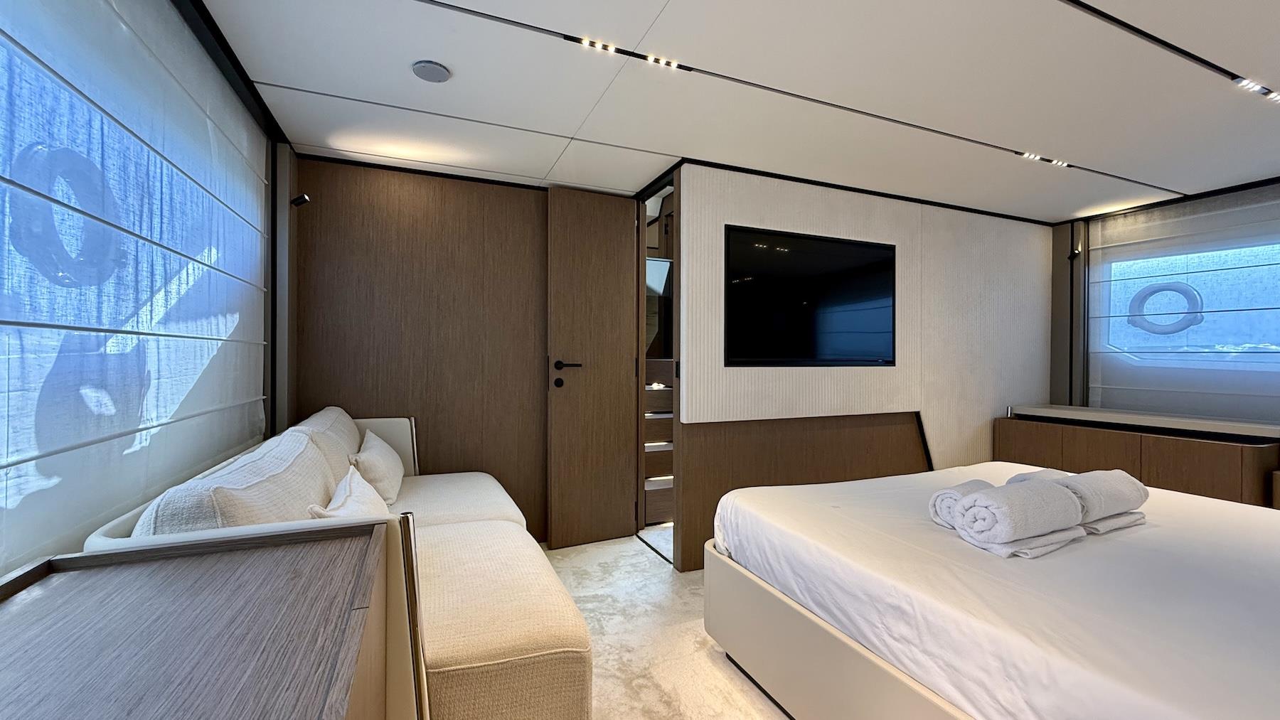 2024 FERRETTI YACHTS 720 